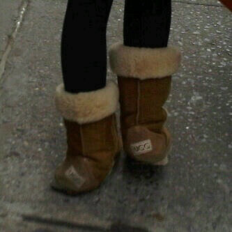 fat girl in uggs